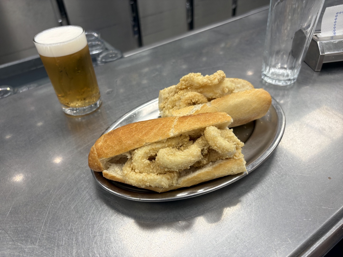 マドリード Bar EL Brillanteのイカサンド